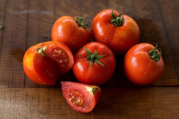Loại bỏ lông chân bằng cà chua